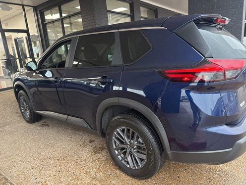 Used 2026 Nissan Rogue SV AWD/4WD image 3