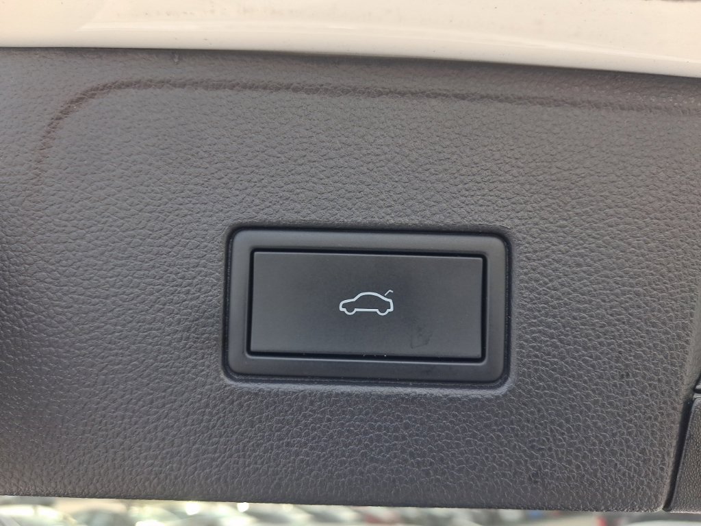 Used 2023 Volkswagen Atlas SE FWD image 12