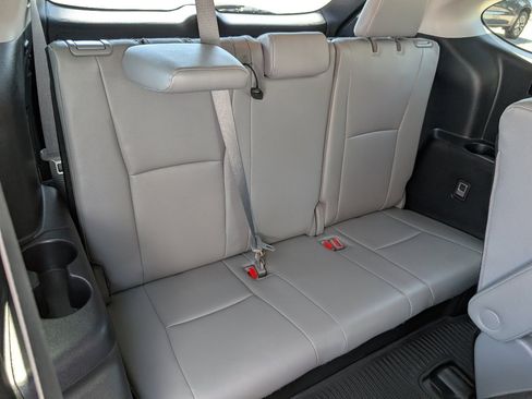 Used 2021 Toyota Highlander XLE image 6