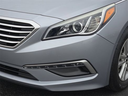 Used 2015 Hyundai Sonata SE w/ Cargo Package image 10