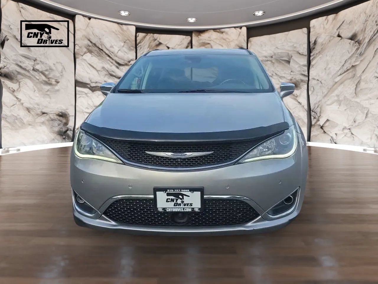 Used 2019 Chrysler Pacifica Limited w/ Advanced Safetytec Group FWD image 2