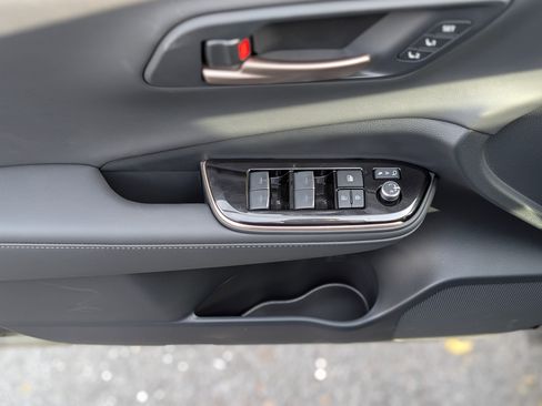 New 2025 Toyota Crown Signia image 25