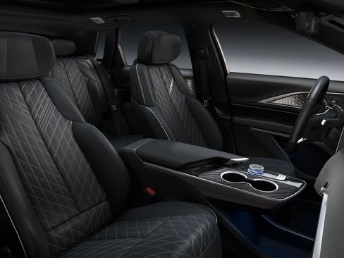 New 2026 Cadillac Lyriq V AWD/4WD image 19