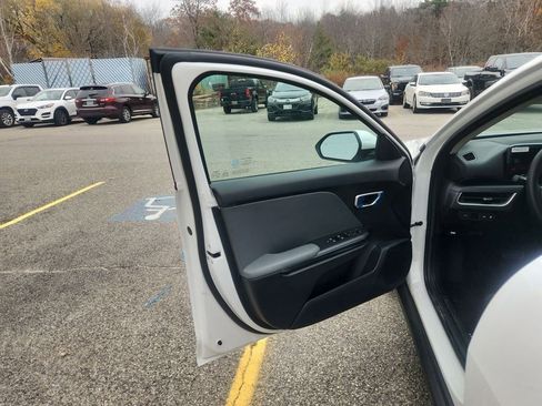 New 2025 Kia K4 LXS image 11