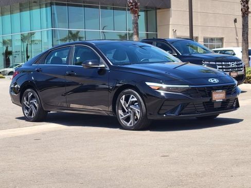 New 2026 Hyundai Elantra Limited FWD image 35