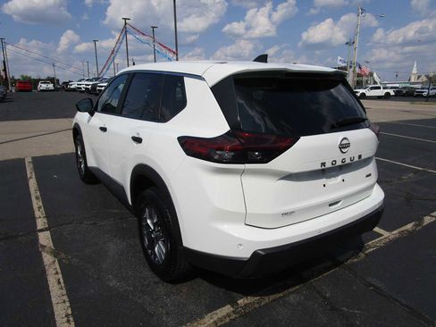 Used 2024 Nissan Rogue S image 7