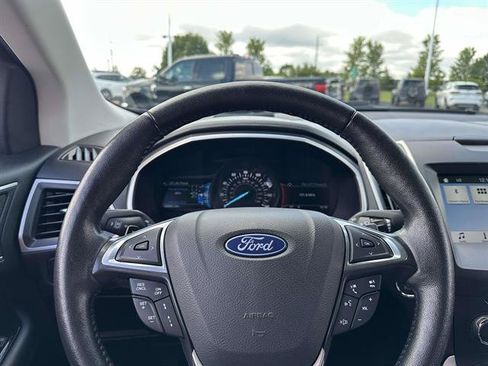 Used 2018 Ford Edge SEL w/ Equipment Group 201A AWD/4WD image 17