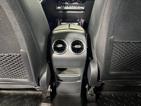Used 2023 Mercedes-Benz GLB 250 image 28