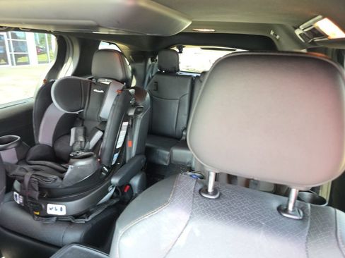 Used 2025 Toyota Sienna Platinum FWD image 13