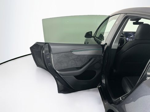 Used 2026 Tesla Model Y AWD image 25