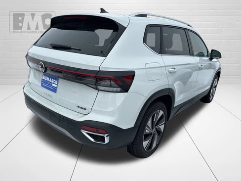 New 2026 Volkswagen Taos SE AWD/4WD image 3