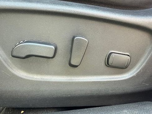 Used 2018 Nissan Rogue SV AWD/4WD image 15
