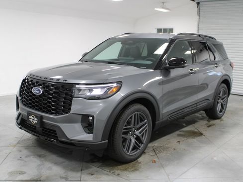 New 2026 Ford Explorer ST-Line w/ ST-Line Street Pack image 3