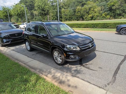 Used 2016 Volkswagen Tiguan SE AWD/4WD image 1