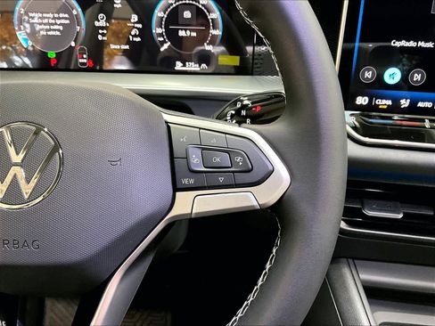 New 2026 Volkswagen Tiguan SE image 18