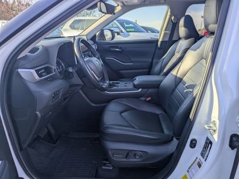 Used 2023 Toyota Highlander XLE image 23