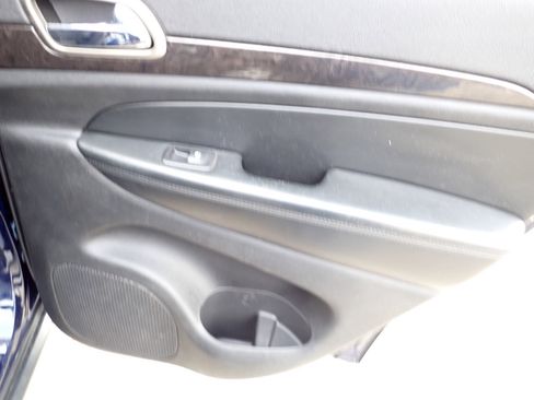 Used 2012 Jeep Grand Cherokee Laredo w/ Laredo E Group image 24