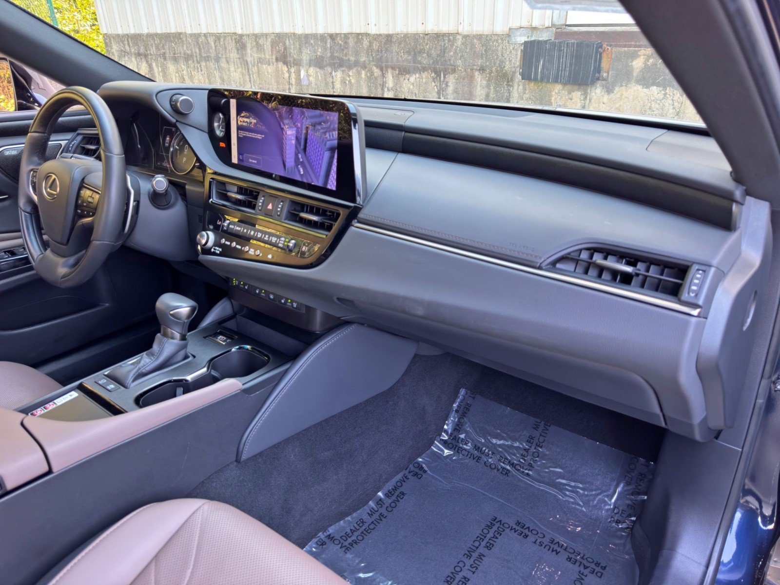 Used 2024 Lexus ES 300h Ultra Luxury w/ Accessory Package (Z2) FWD image 15
