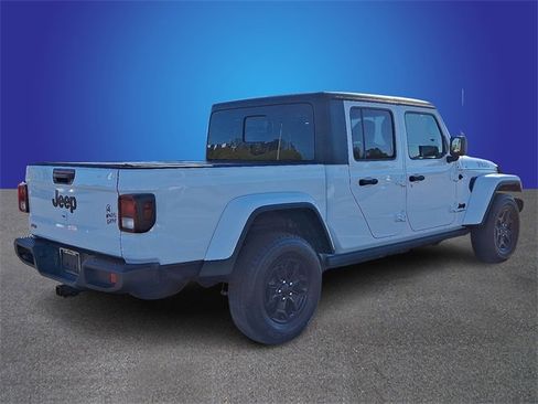 Used 2021 Jeep Gladiator Sport image 4