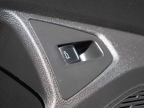 Used 2020 Volkswagen Jetta SE w/ SE Cold Weather Package FWD image 29