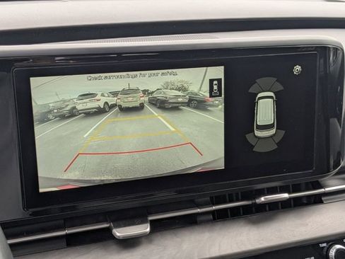 Used 2022 Kia Carnival EX image 23