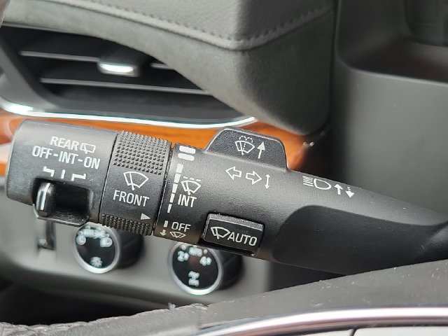 Used 2015 Cadillac Escalade Luxury AWD/4WD image 13