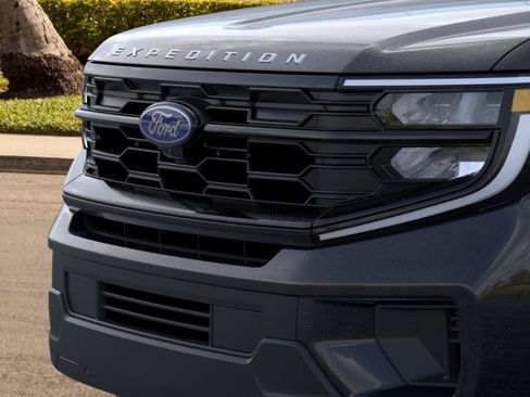 New 2025 Ford Expedition Active image 17