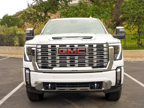 New 2026 GMC Sierra 2500 Denali w/ Denali Reserve Package AWD/4WD image 4