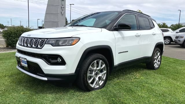 Used 2025 Jeep Compass Limited AWD/4WD image 2