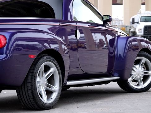 Used 2004 Chevrolet SSR w/ Preferred Equipment Group image 32