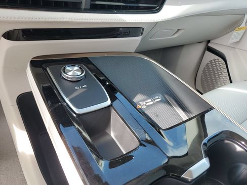 New 2026 Buick Enclave Avenir w/ Super Cruise Package FWD image 24