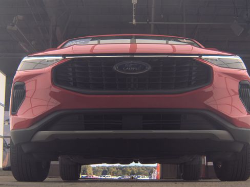 Used 2024 Ford Escape Active w/ Tech Pack #1 AWD/4WD image 3