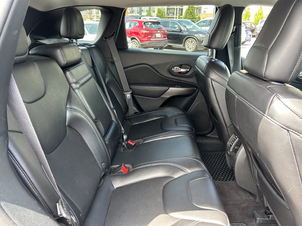 Used 2019 Jeep Cherokee Latitude Plus w/ Comfort/Convenience Group AWD/4WD image 34