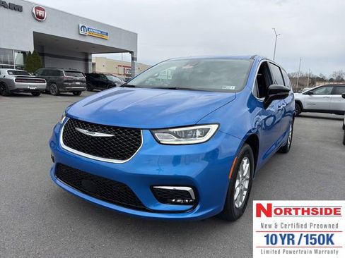 New 2026 Chrysler Pacifica Select image 1