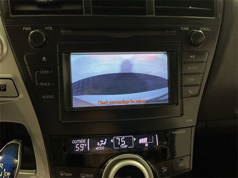 Used 2014 Toyota Prius V Two image 2