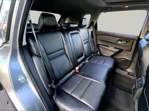 Used 2022 Nissan Rogue SV w/ SV Premium Package image 19