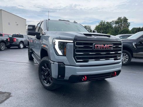 Used 2025 GMC Sierra 2500 AT4 AWD/4WD image 2
