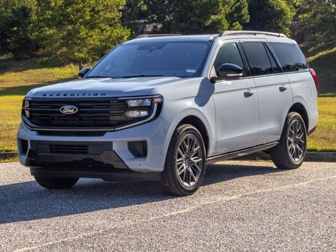 New 2025 Ford Expedition Platinum w/ Stealth Performance Package image 3