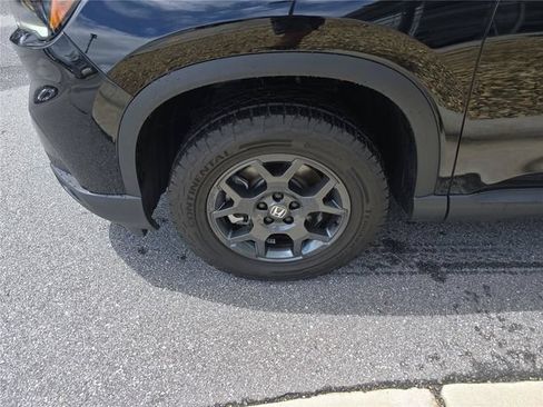Used 2025 Honda Pilot TrailSport image 11