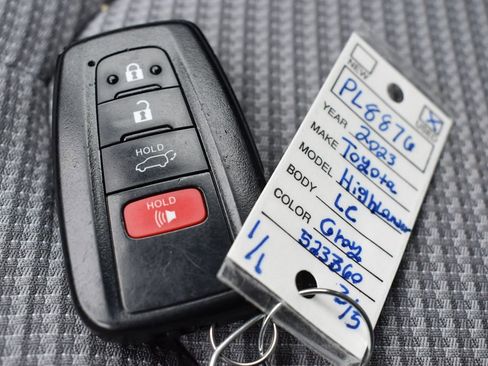 Used 2023 Toyota Highlander LE image 16