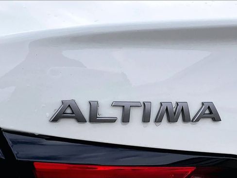 Used 2025 Nissan Altima 2.5 SV FWD image 29