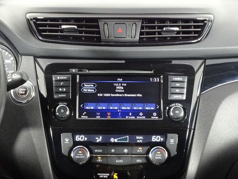 Used 2020 Nissan Rogue Sport SV image 32