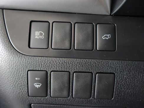 Used 2019 Toyota Highlander XLE AWD/4WD image 22