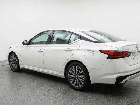 Used 2025 Nissan Altima 2.5 SV FWD image 6