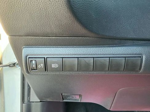 Used 2020 Toyota Corolla SE image 34