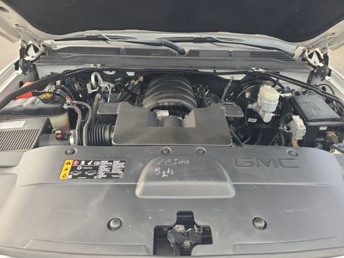 Used 2018 GMC Yukon SLT AWD/4WD image 32