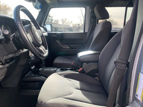 Used 2018 Jeep Wrangler Unlimited Sport S image 7