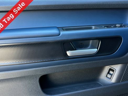 New 2025 Volkswagen ID. Buzz Pro S image 9