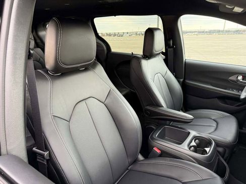 New 2026 Chrysler Pacifica Select image 20