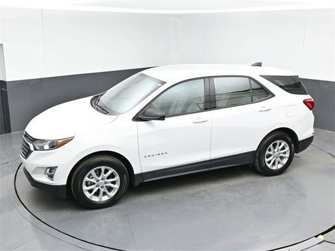 Used 2018 Chevrolet Equinox LS image 34